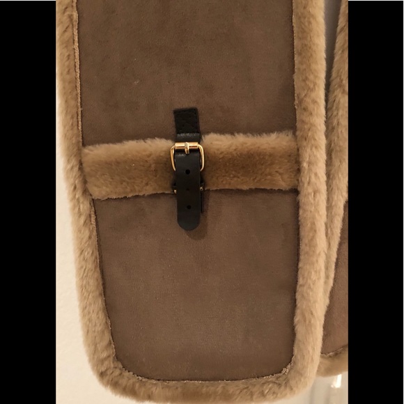 Calvin Klein suede w/ pockets 70” faux fur scarf - Picture 2 of 5